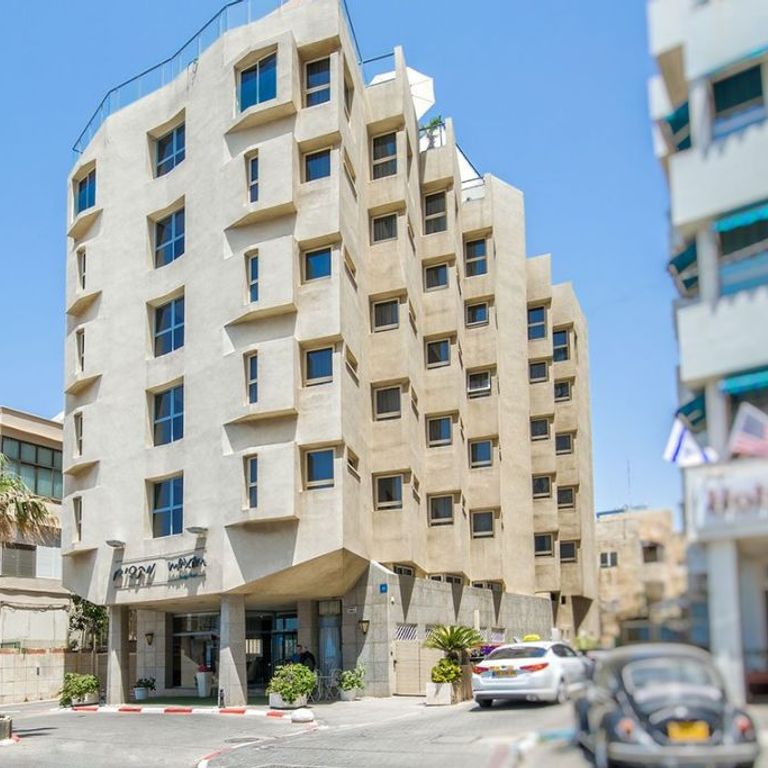 Maxim Hotel
