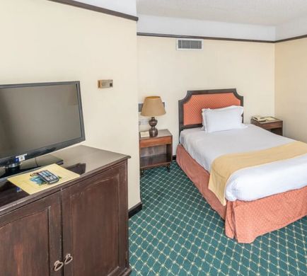 Nairobi Safari Club Room