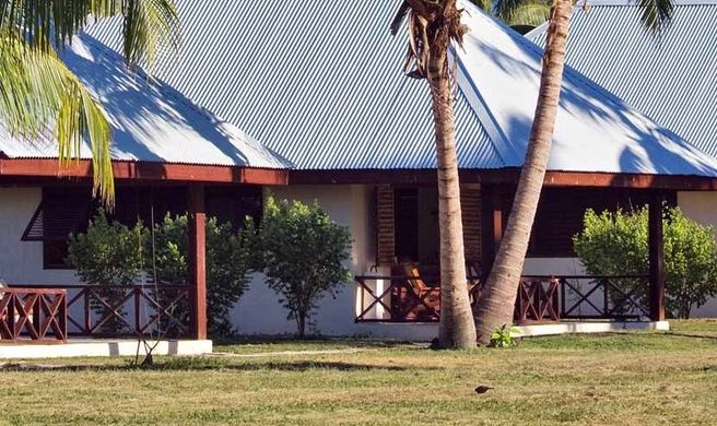 Bird Island Lodge Exterior