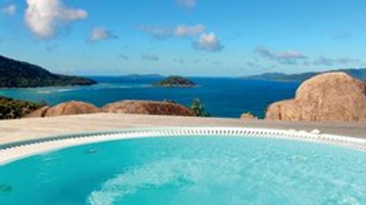 Chateau de Feuilles Pool