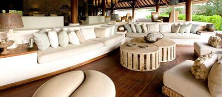 Denis Private Island Lobby