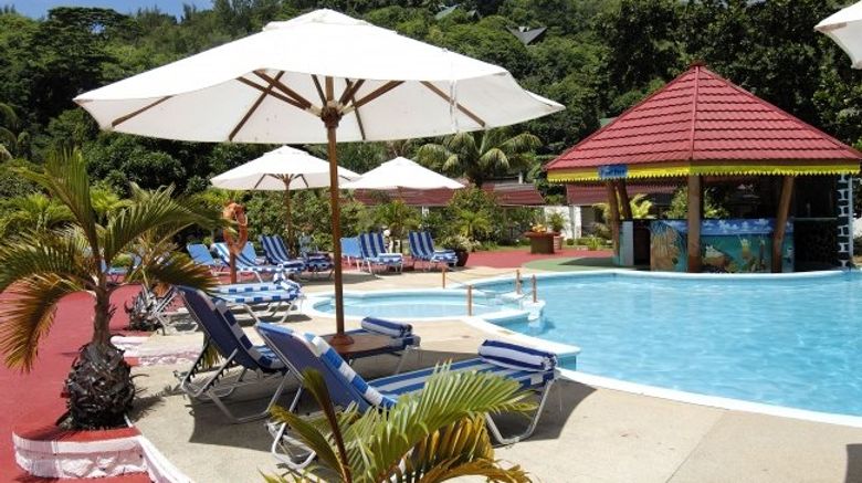 <b>Berjaya Praslin Resort Pool</b>