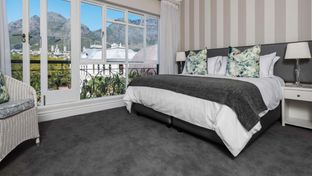 Cape Town Hollow Hotel