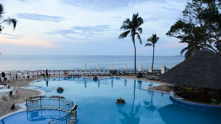 Ledger Plaza Bahari Beach Hotel Pool