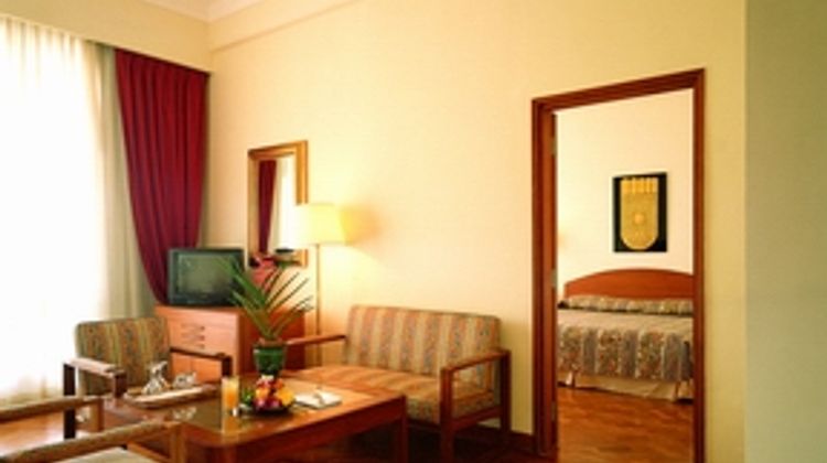 Inya Lake Hotel Suite