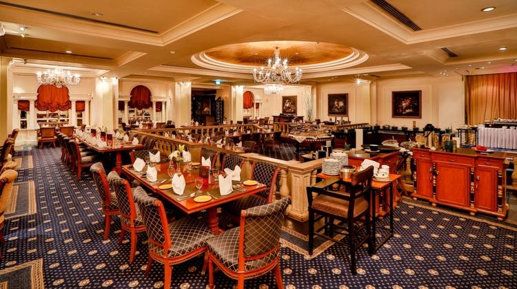 Crowne Plaza Chennai Adyar Park Restaurant