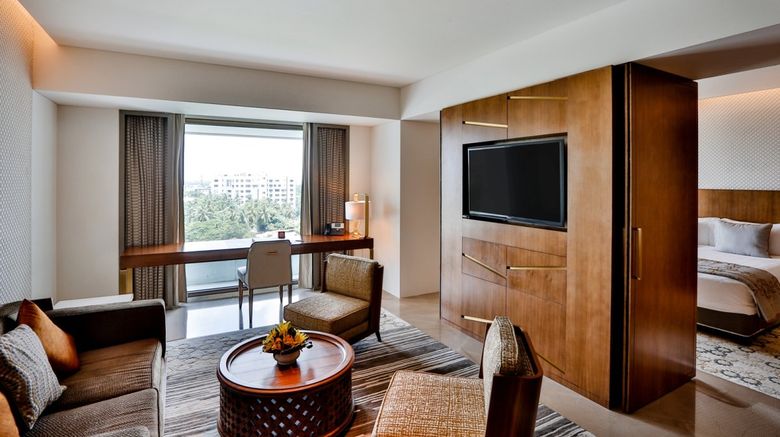 <b>Crowne Plaza Chennai Adyar Park Suite</b> <b>Crowne Plaza Chennai Adyar Park Suite</b>