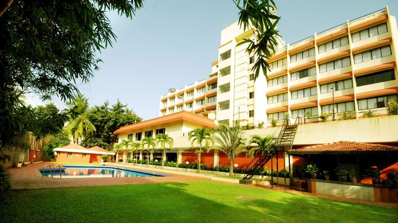 <b>The Gateway Hotel Old Port Rd Mangalore Pool</b>