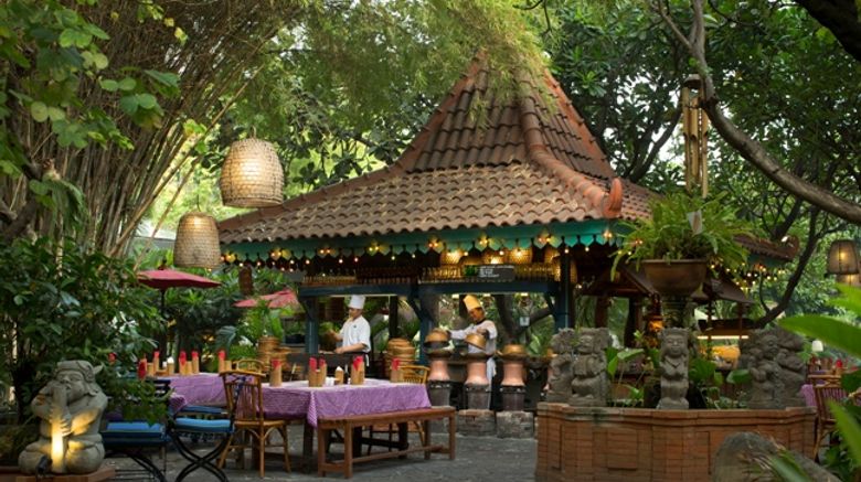 <b>Bumi Surabaya City Resort Restaurant</b> <b>Bumi Surabaya City Resort Restaurant</b>