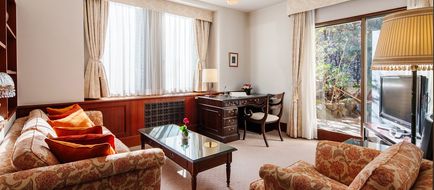 Hilltop Hotel Suite