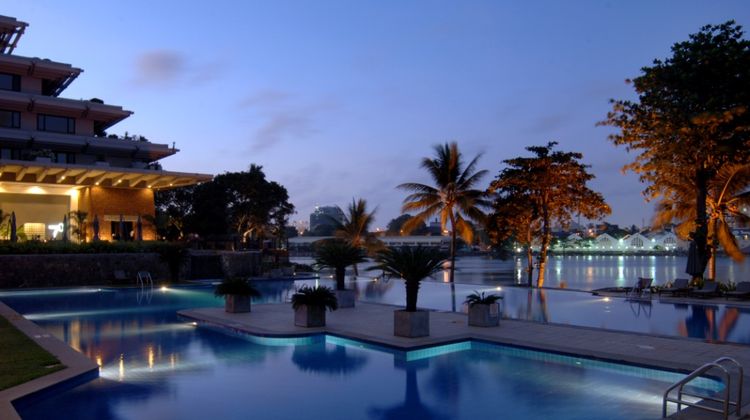 Cinnamon Lakeside Colombo Pool