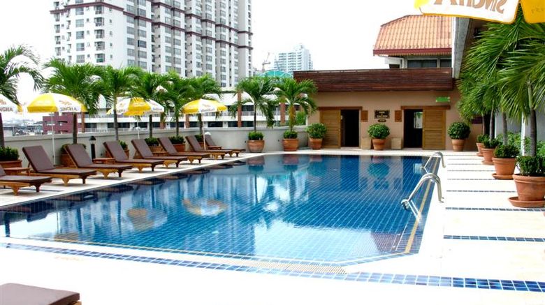 <b>First Hotel Bangkok Pool</b>