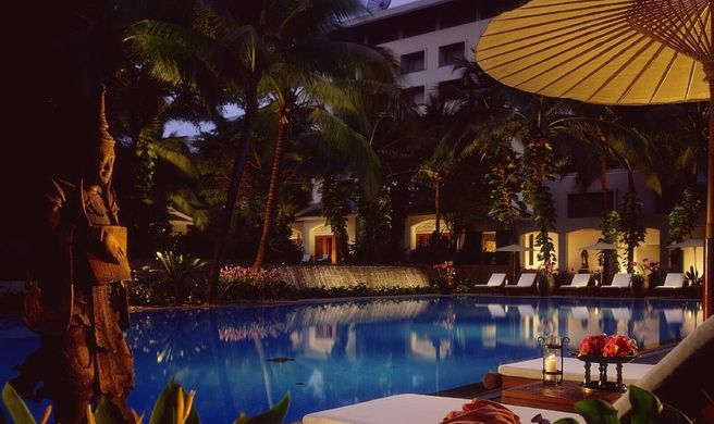 Anantara Siam Bangkok Hotel Exterior