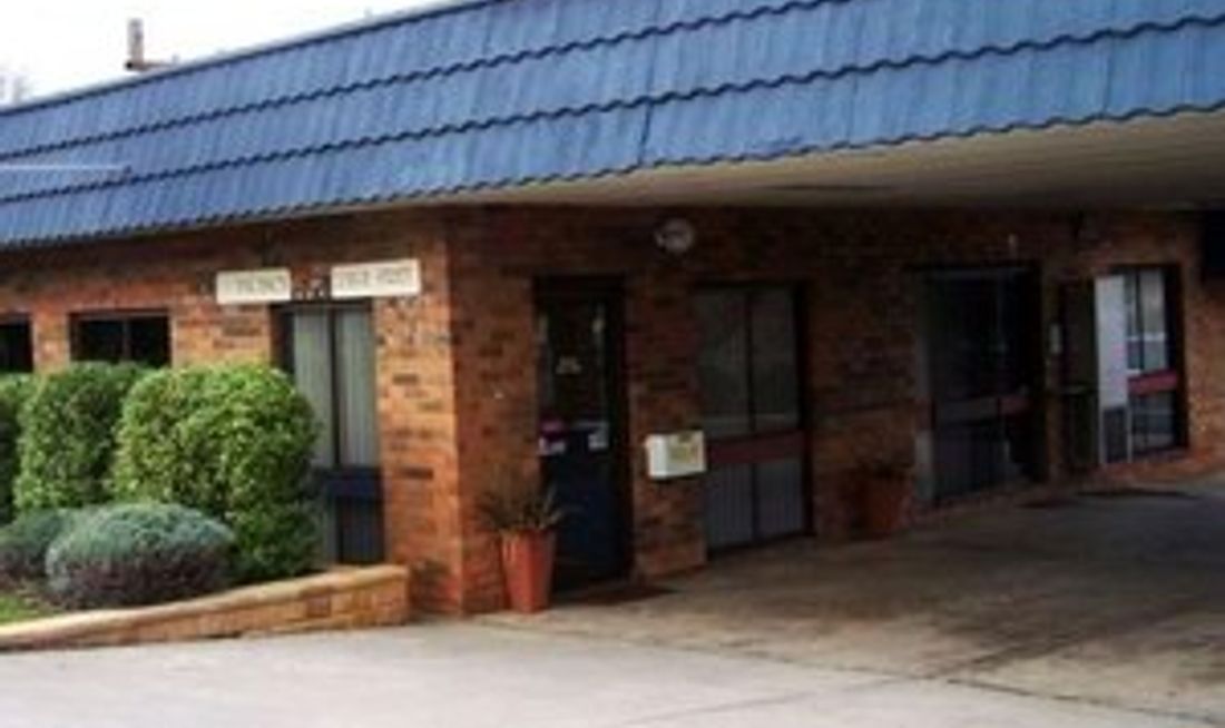 Junction Motel Exterior