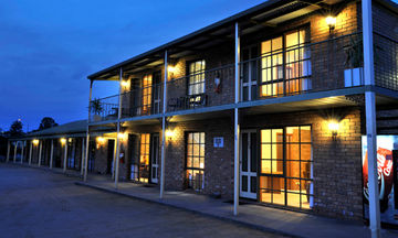 Statesman Motor Inn
