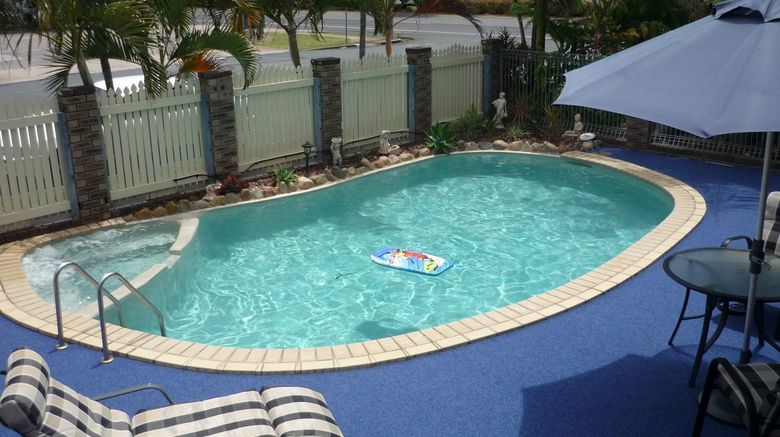 <b>Lantern Motor Inn Pool</b>