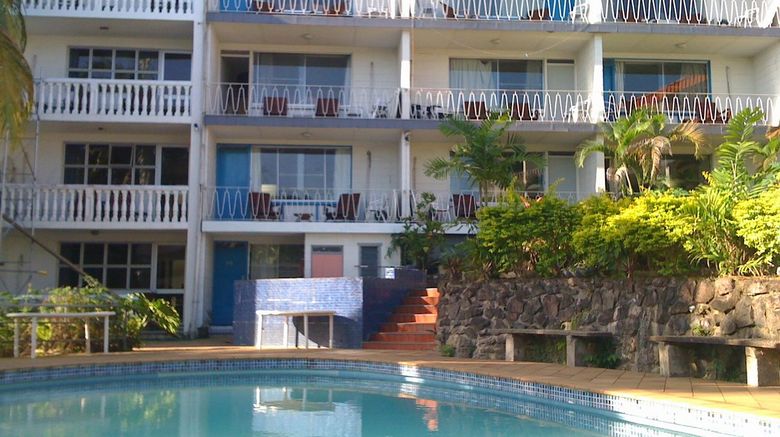 Capricorn Apartment Hotel Exterior