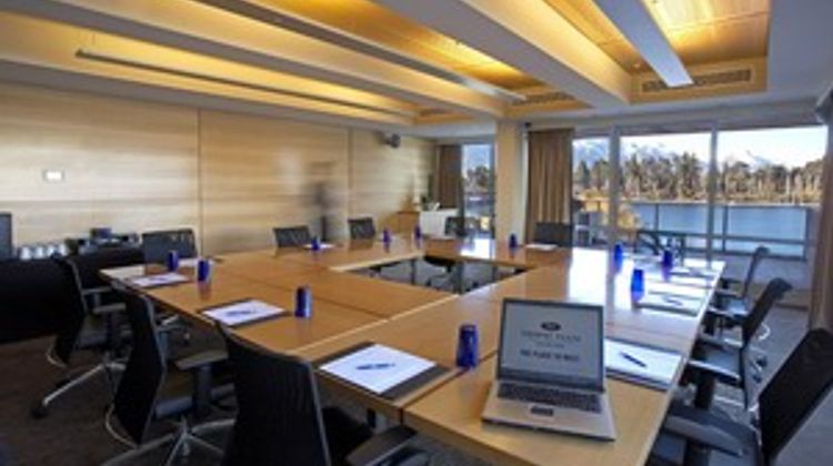 Crowne Plaza Queenstown Meeting