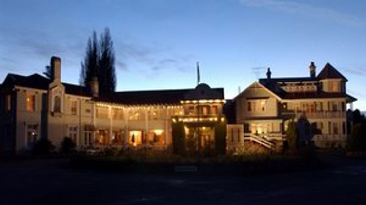 Waitomo Caves Hotel Exterior