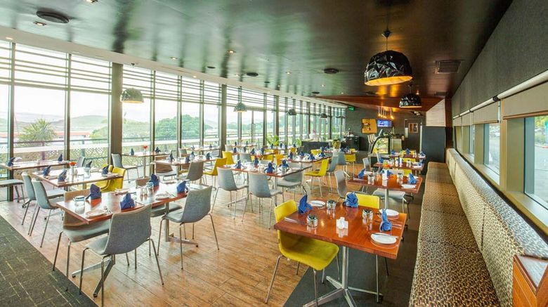 <b>Gateway Hotel & Apartments Restaurant</b> <b>Gateway Hotel & Apartments Restaurant</b>