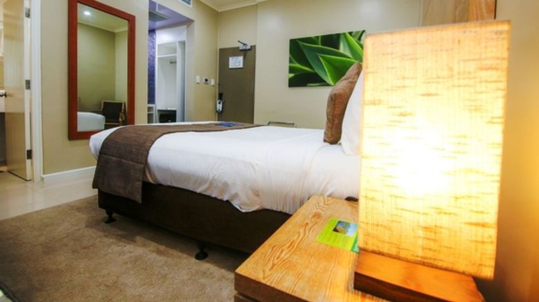 <b>Gateway Hotel & Apartments Room</b> <b>Gateway Hotel & Apartments Room</b>