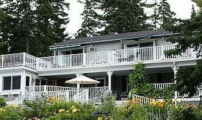 The Inn at Bay Ledge Exterior