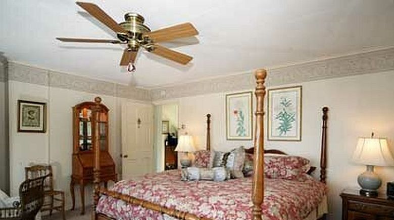 <b>The Inn at Bay Ledge Room</b>