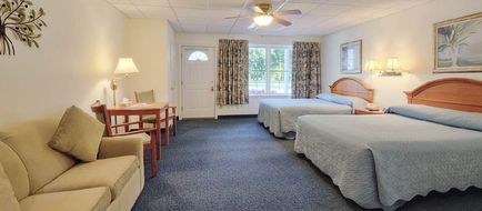 Cromwell Harbor Motel Room