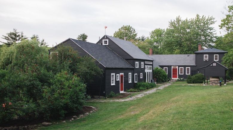 <b>Squire Tarbox Inn Exterior</b>