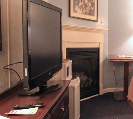 Fireside Inn & Suites Room
