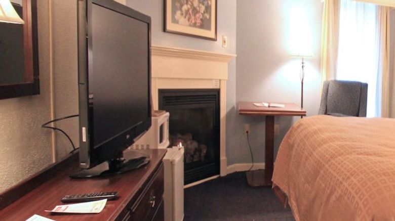 <b>Fireside Inn & Suites Room</b>