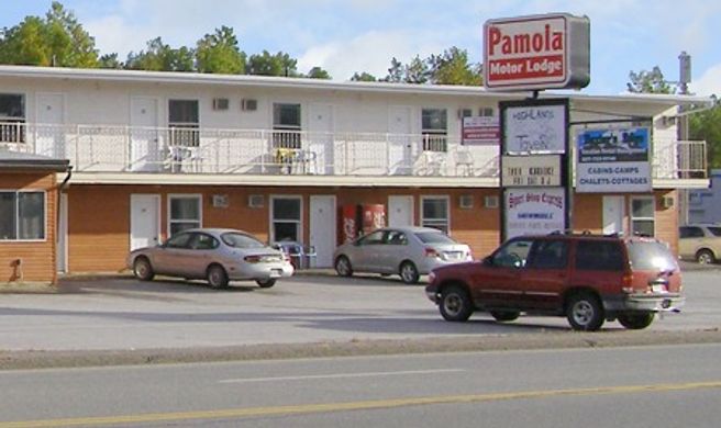 Pamola Motor Lodge Exterior