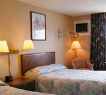 Pamola Motor Lodge Room
