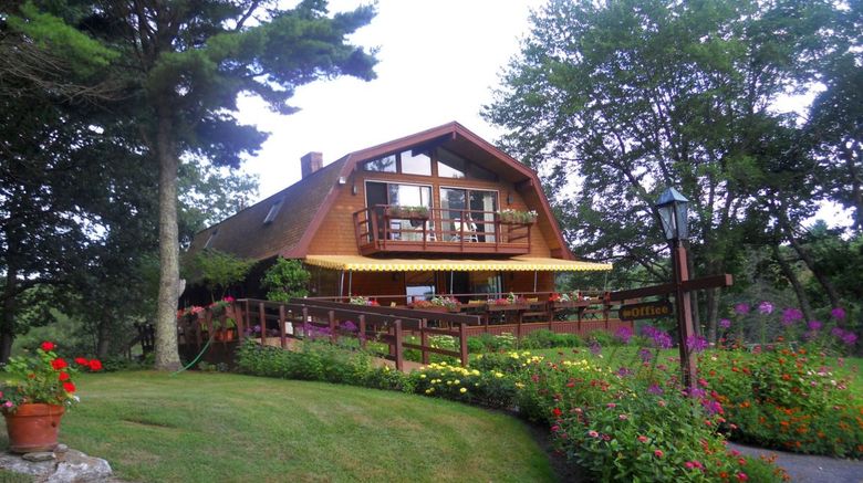 Howard House Lodge Exterior