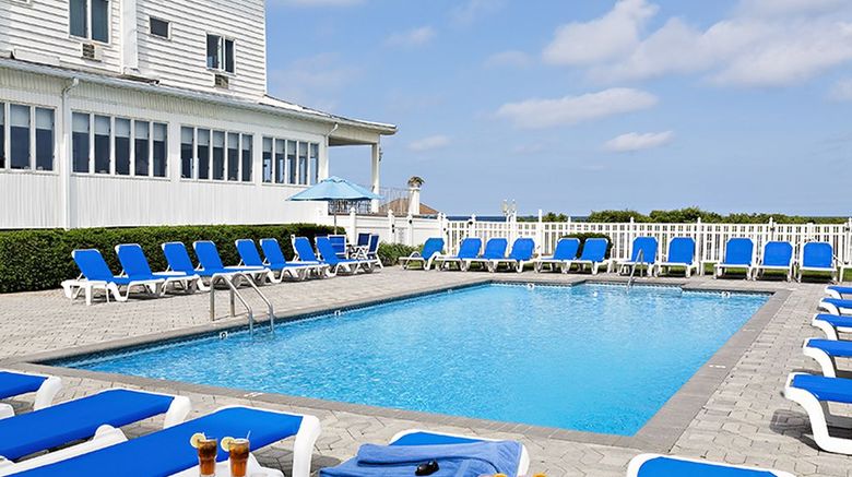 <b>The Breakers Hotel On The Ocean Pool</b>