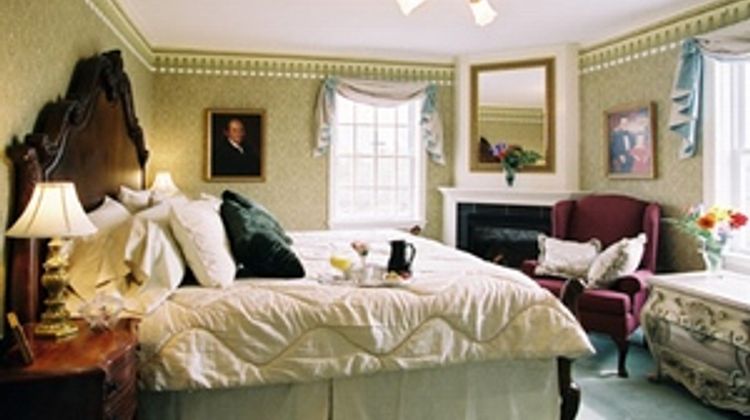 Serenity Inn Newport Room