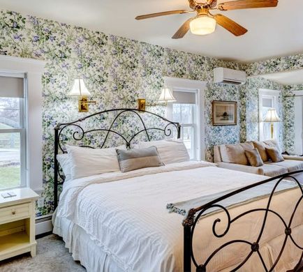 The 1661 Inn Room