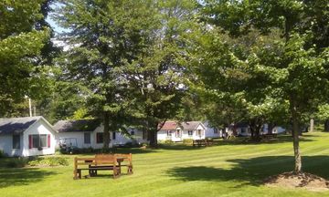 Autumn Mountain Winery & Cabins