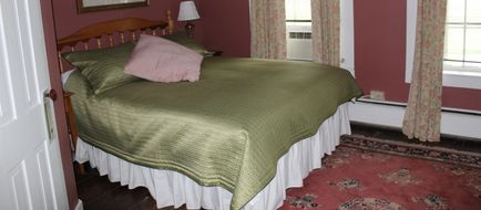 The Stone Hearth Inn & Tavern Room