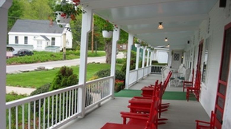 <b>Echo Lake Inn Exterior</b>