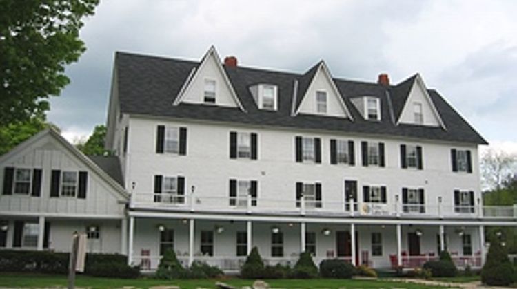 Echo Lake Inn Exterior