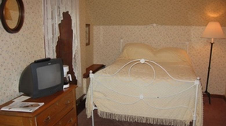 <b>Echo Lake Inn Room</b>