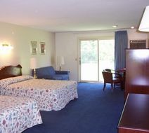 Chalet Motel, A Travelodge by Wyndham Room