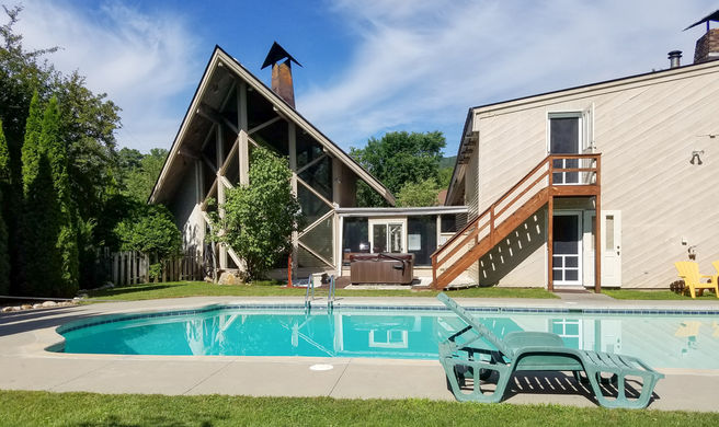 Toll Road Inn Exterior