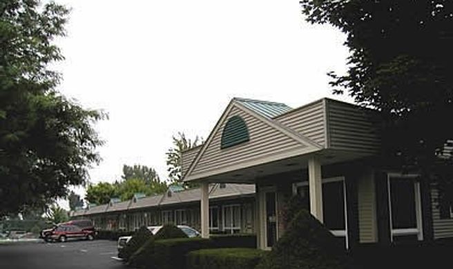 T-Bird Motor Inn Exterior