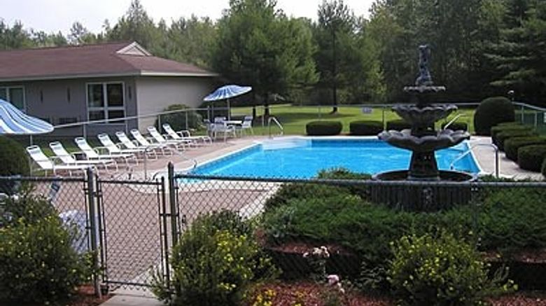<b>T-Bird Motor Inn Pool</b>