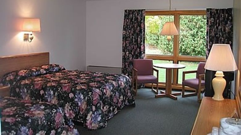 <b>T-Bird Motor Inn Room</b>
