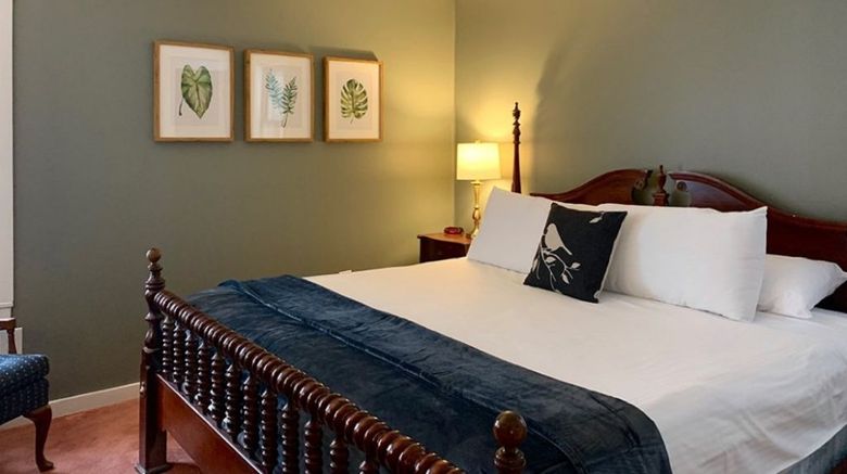 <b>The Nutmeg Vermont Room</b>
