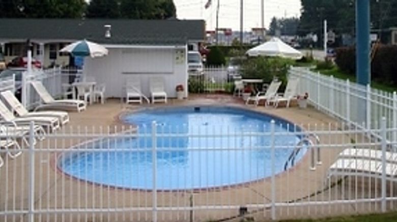 <b>Glass House Inn Pool</b>