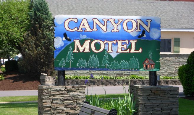 Canyon Motel Exterior